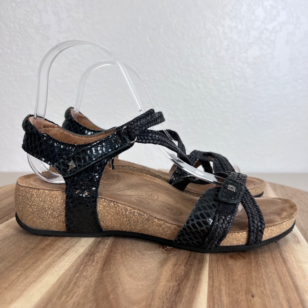 Taos Trulie Sandals Womens 38 US 7-7.5 Black Leather Wedge Comfort Shoes Strappy